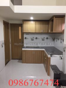 Mẫu tủ bếp nhựa chữ L – tối ưu không gian nhỏ gọn